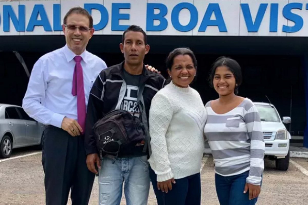 Empresário Carlos Wizard cria Grupo de Apoio a refugiados autistas