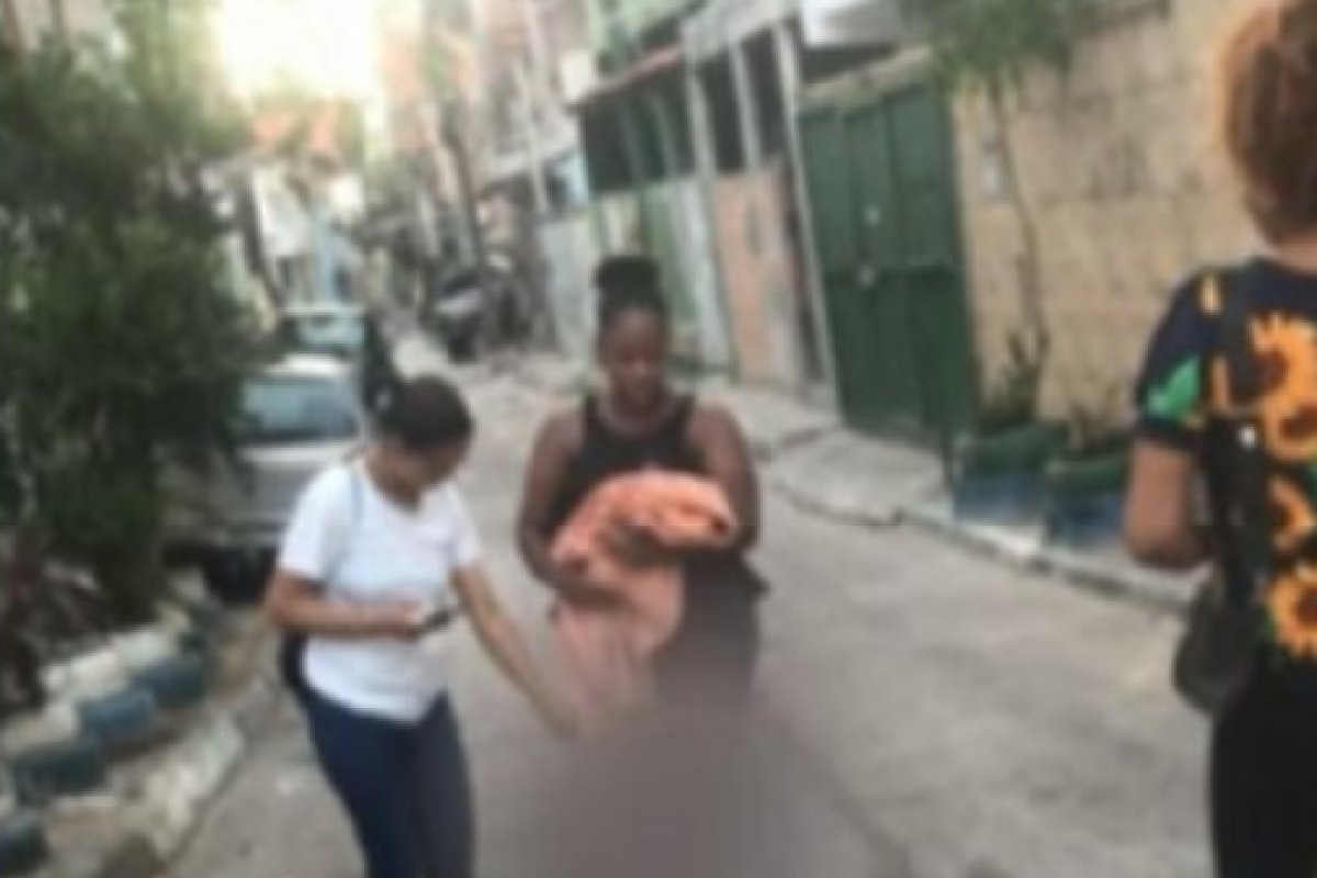 Bebê abandonado na Boca do Rio é resgatado pela PM