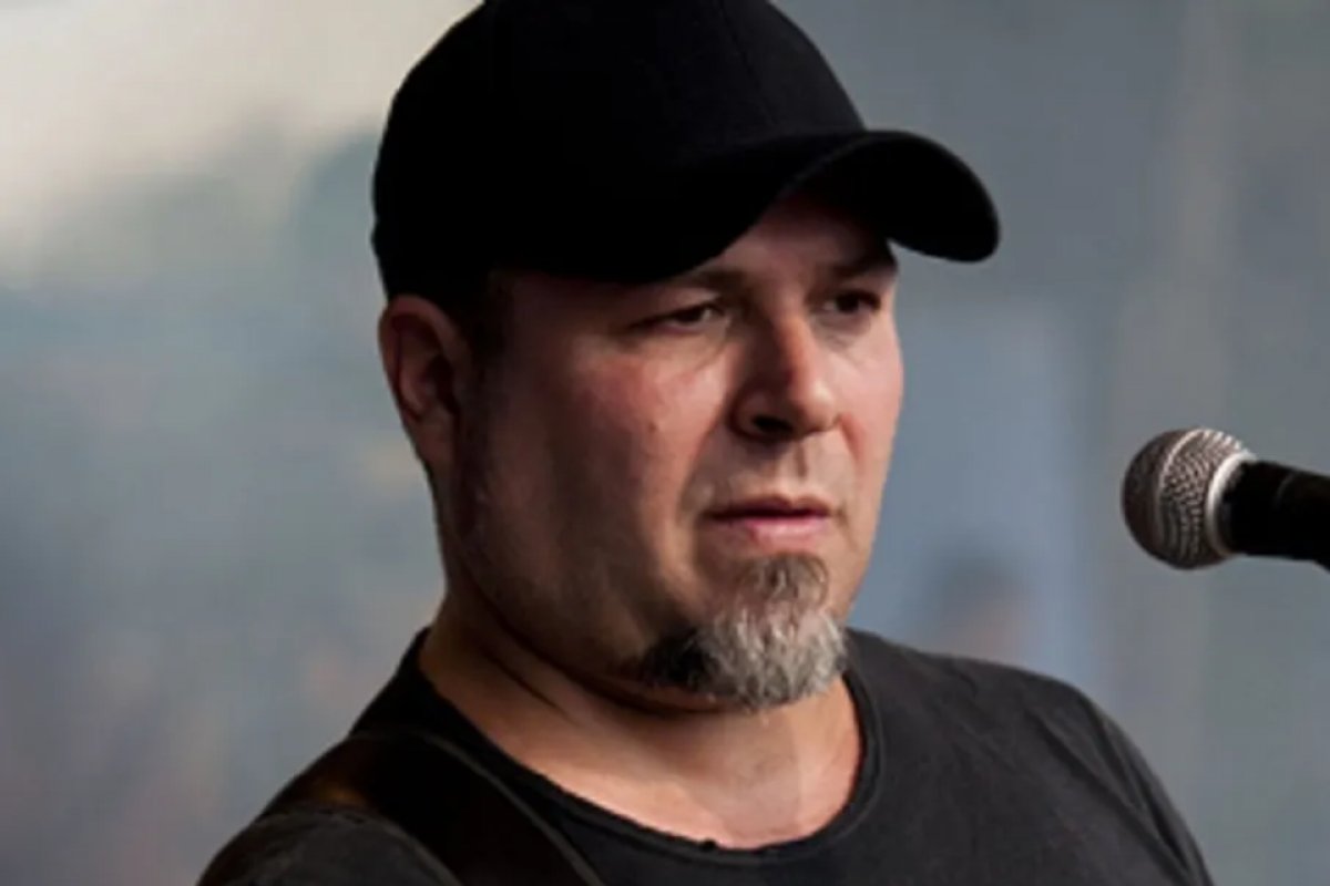 Mingau, do Ultraje a Rigor, interage com piscar de olhos, diz boletim