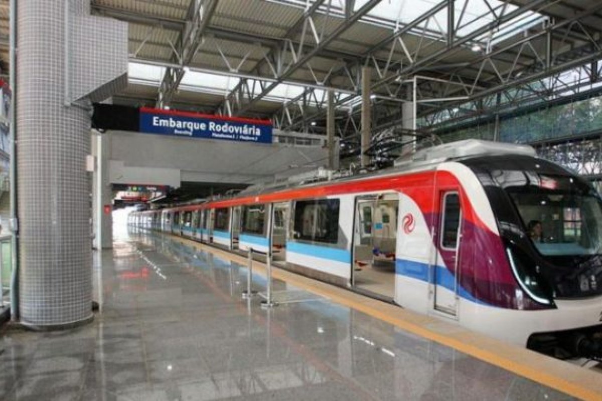 Metrô: assalto à mão armada deixa passageiros assustados