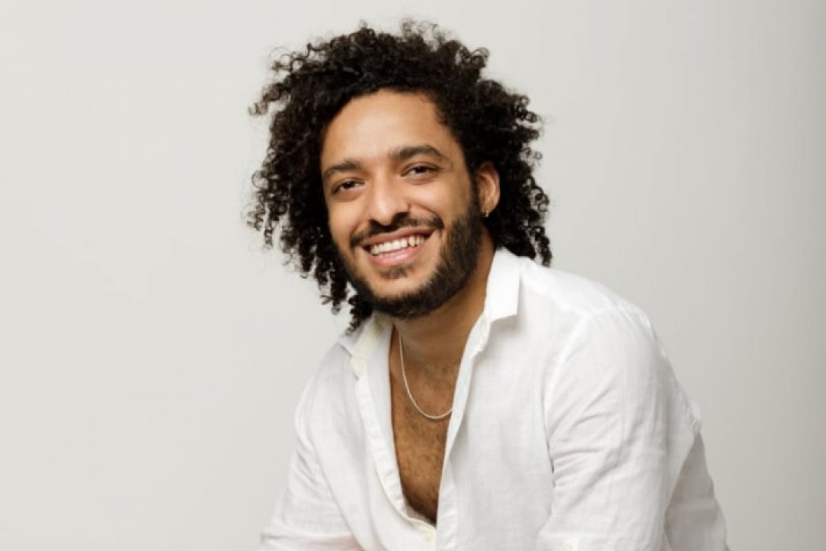 Espetáculo RECEBA! de Thiago Almasy é apresentado no Domingo no TCA