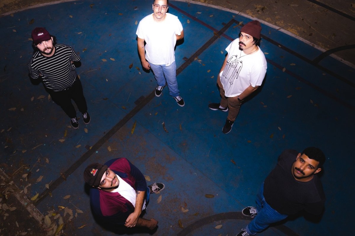 Personas fala sobre o desgaste de relações não-saudáveis em ‘Cair Para Trás’