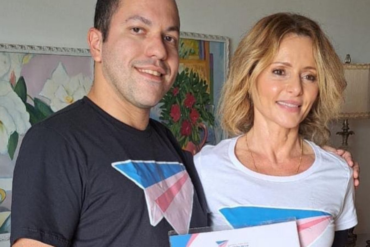 Atriz Rita Guedes apoia a causa do Projeto De Volta ao Lar!
