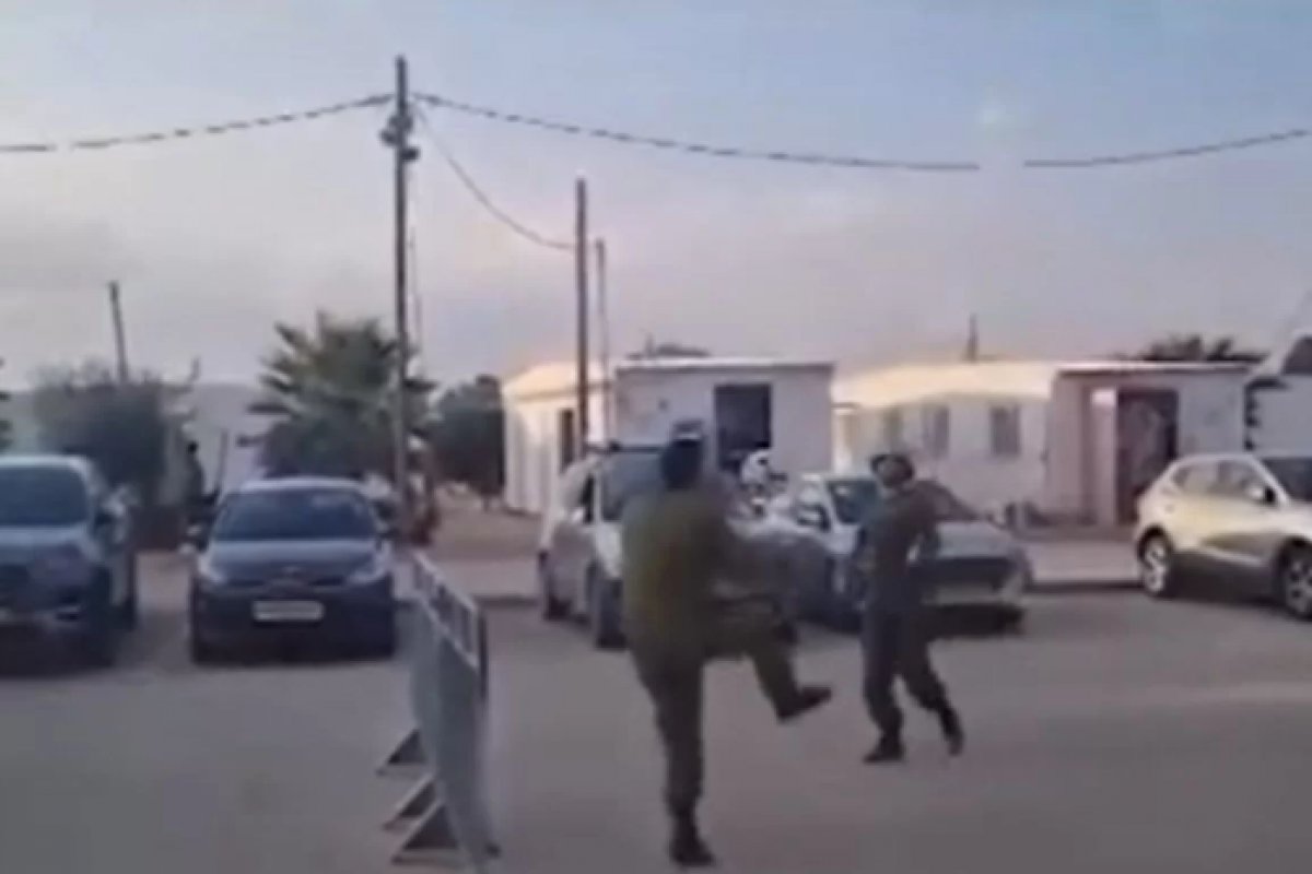 Vídeo: Soldados jogam futevôlei em base militar de Israel