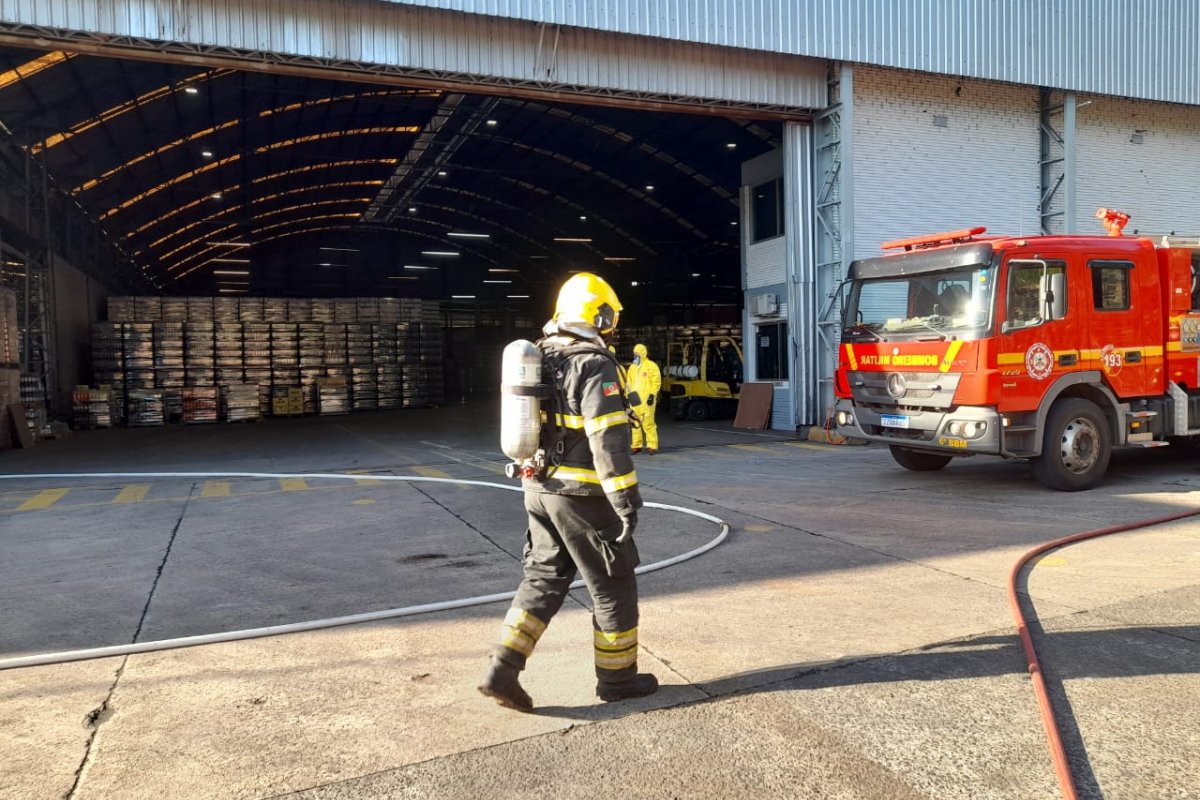 Pedestre leva tiros após advertir motociclista