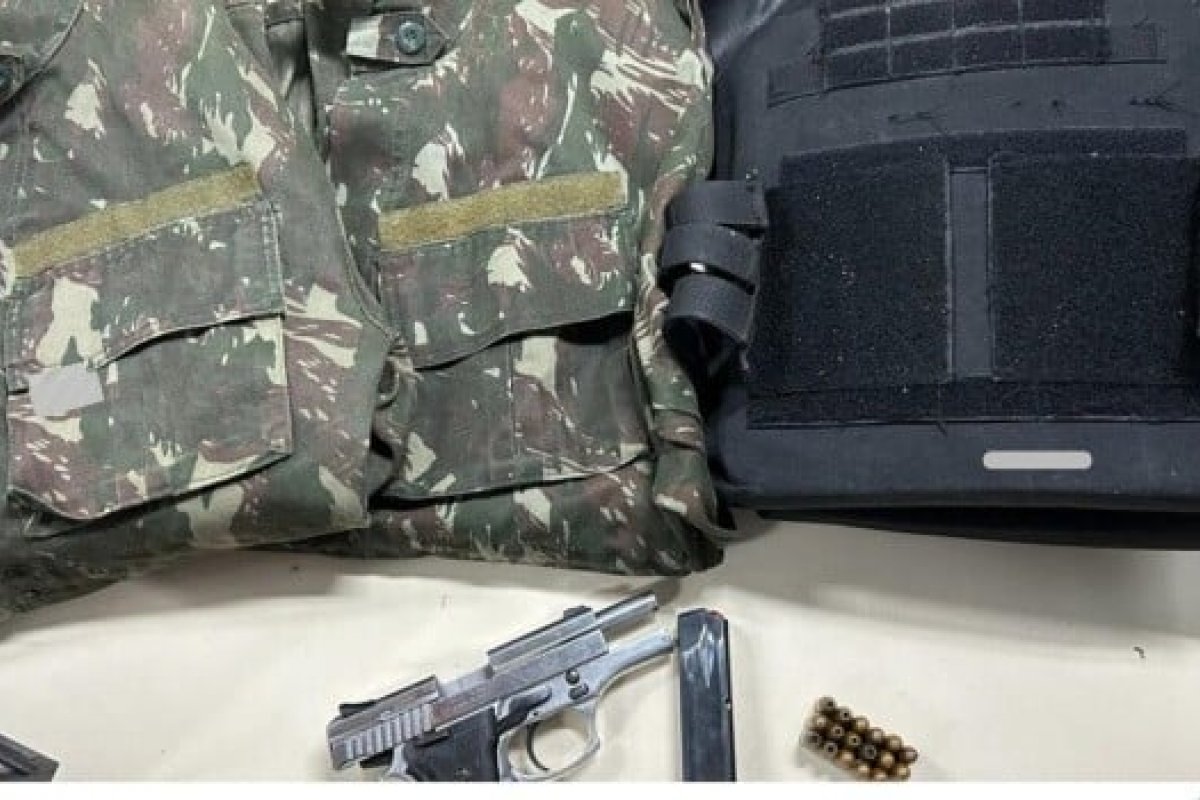 Homem é preso com arma, munições e colete balístico em Feira de Santana