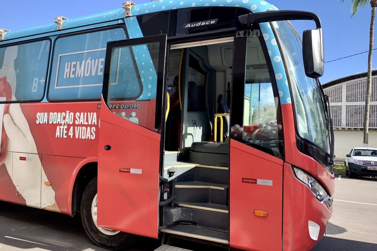 Unidade móvel da Hemoba recebe doadores em Candeias