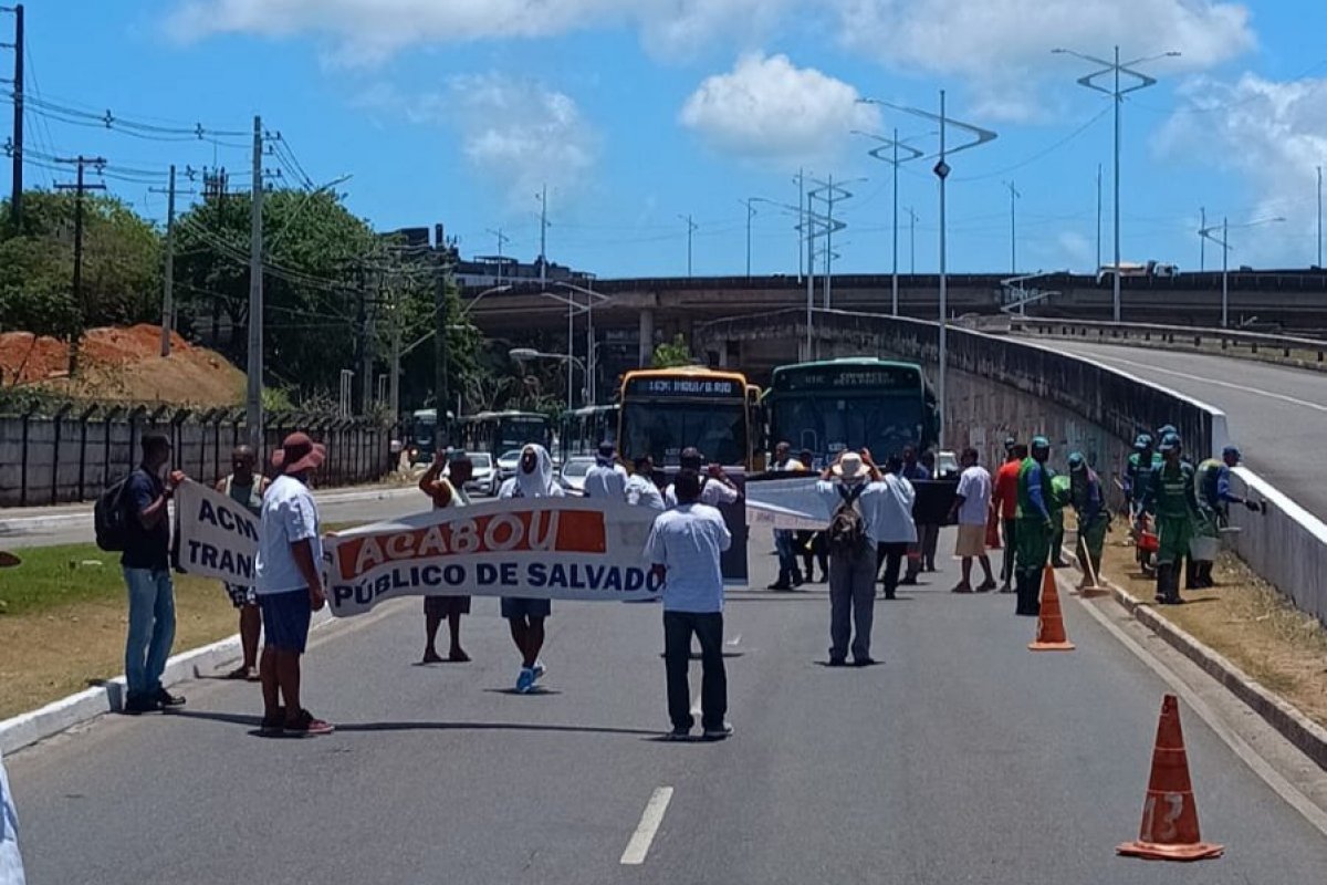 Vídeo: rodoviários da CSN protestam em Salvador e cobram pagamento de verbas rescisórias a Bruno Reis