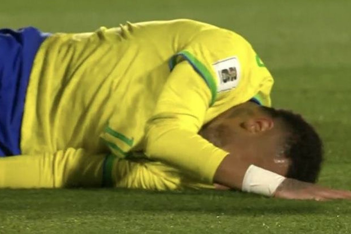 Neymar se lesiona e Seleção perde para o Uruguai fora de casa pelas Eliminatórias