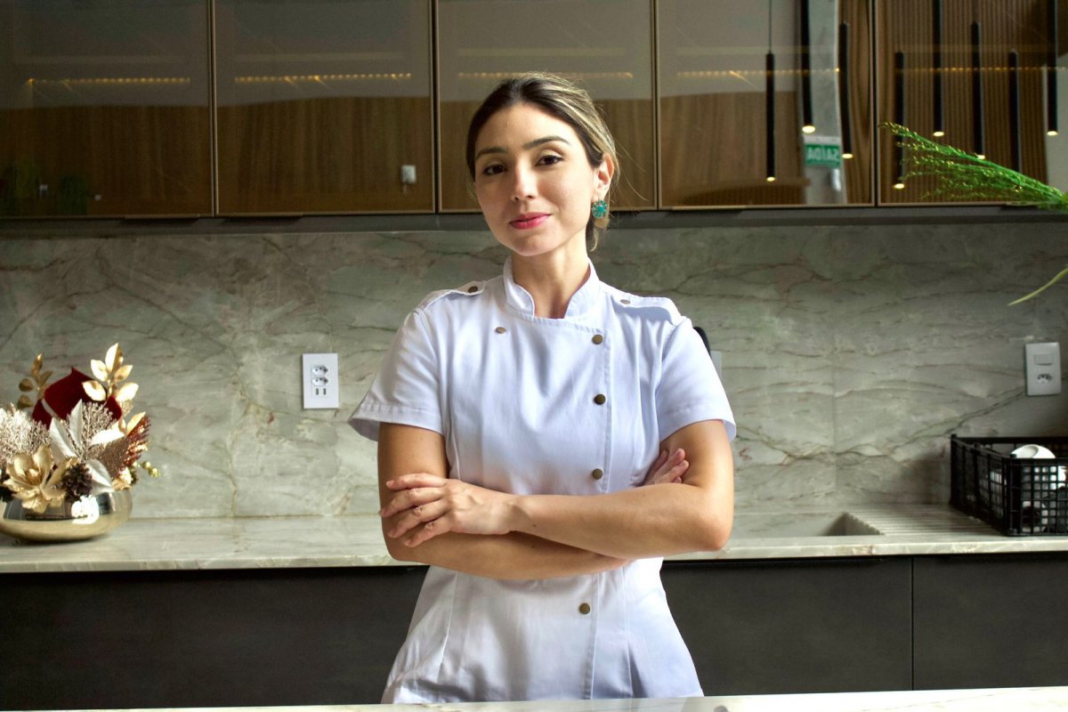 Chef de cozinha Luiza Vilhena ensina crianças a preparar doces em aula lúdica!