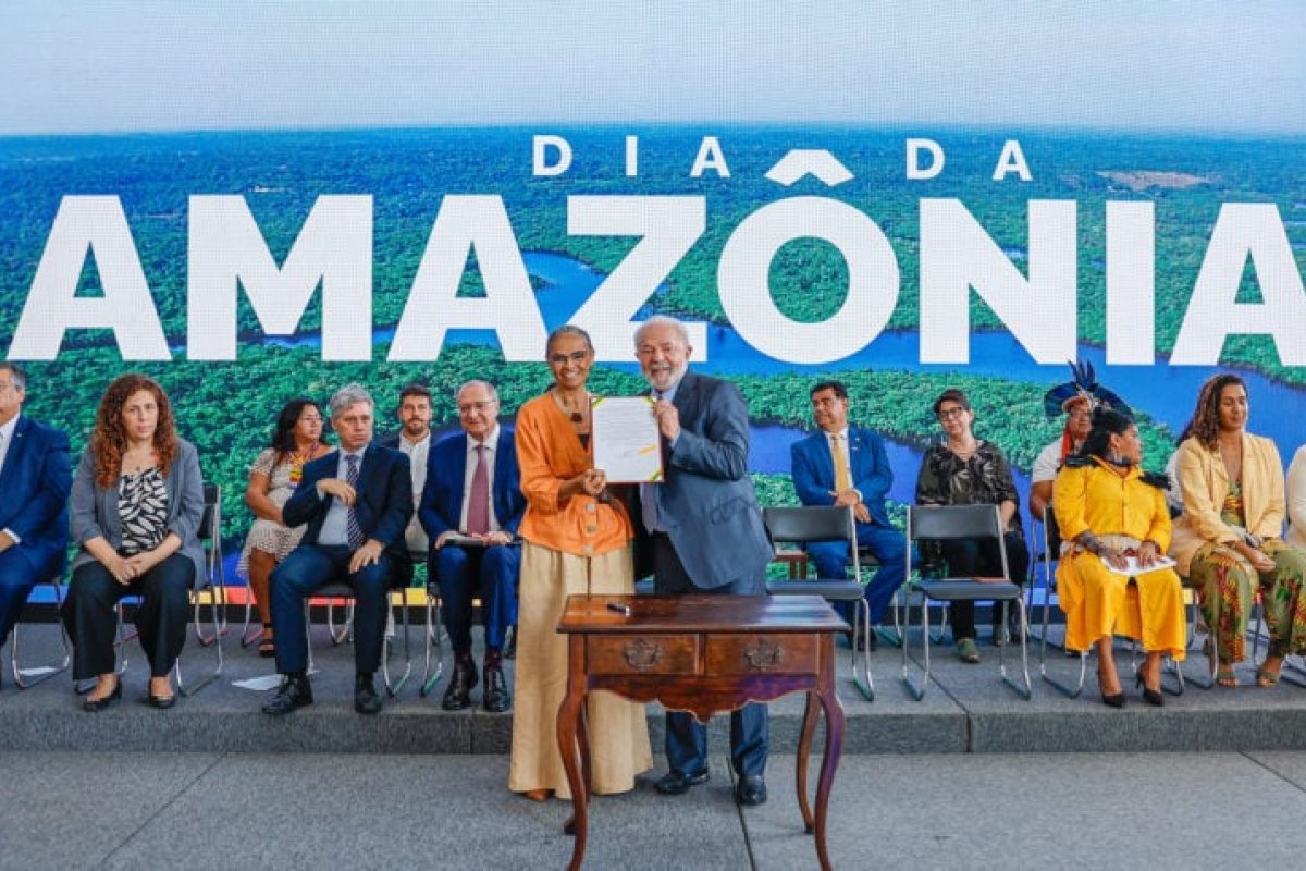 ONG ligada à Marina Silva gastou 80% do orçamento em consultorias e viagens