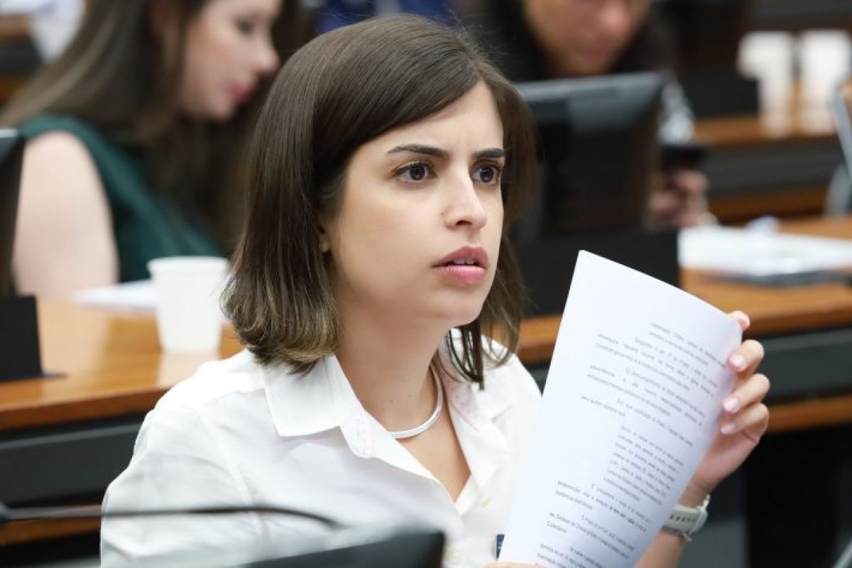 Projeto que prioriza missão de documentos para mulher vítima de violência patrimonial é aprovado