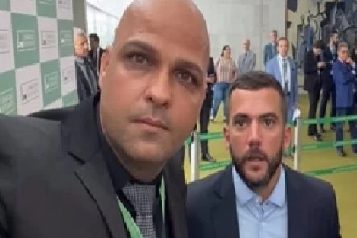 Deputado exonera assessor depois de confusão causada por senador petista na CPMI