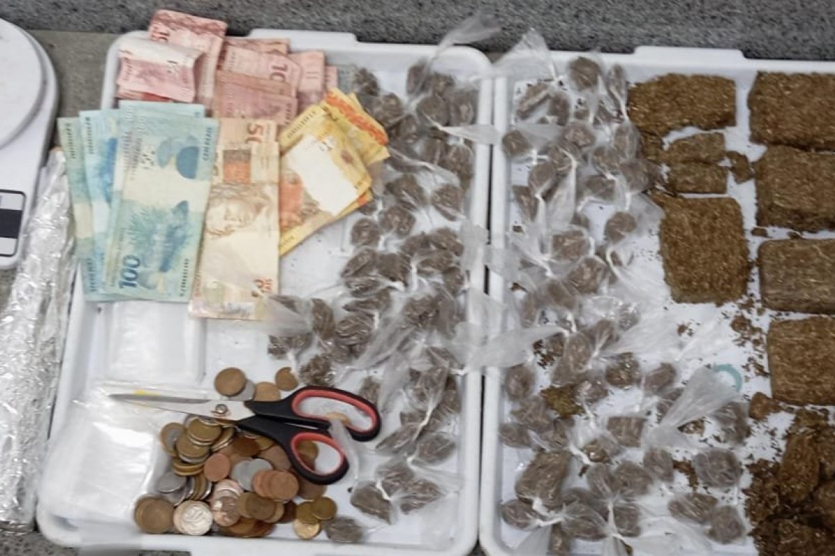 PM apreende Indivíduo embalando maconha em Ipiaú
