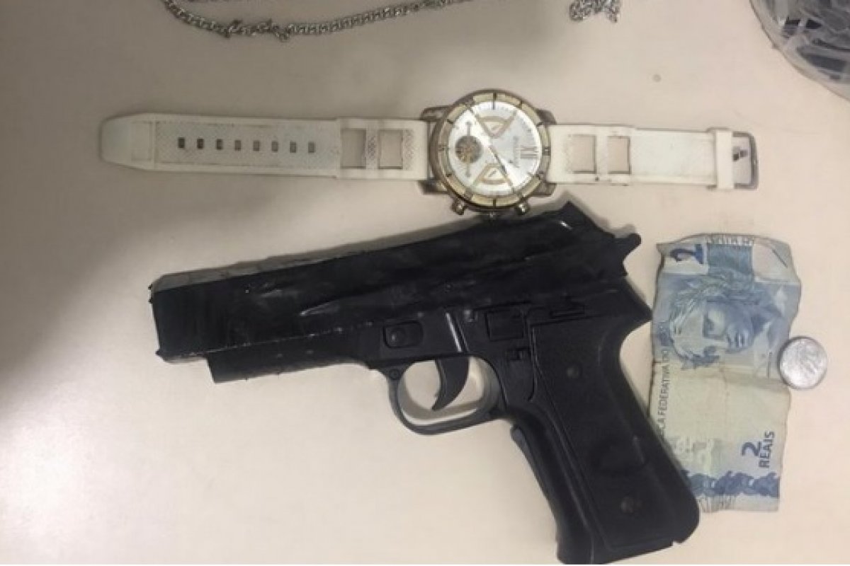 Homem é preso com arma falsa após tentar assaltar hospital no sul da Bahia