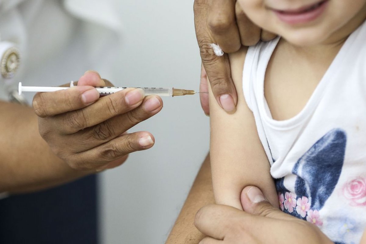 Especialistas explicam a importância da vacinação infantil para a saúde