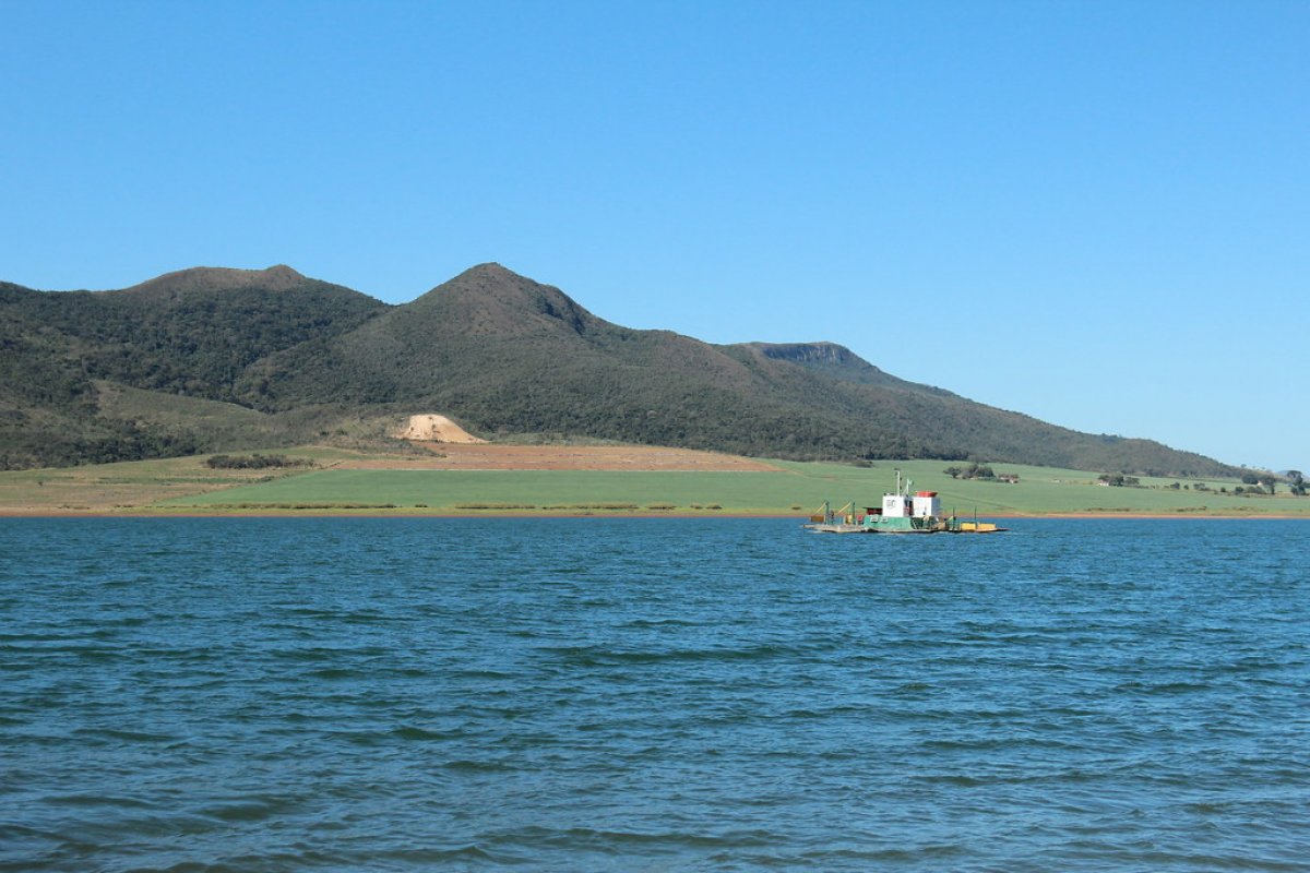 Cinco pessoas morrem após acidente com embarcação na Represa de Furnas em MG