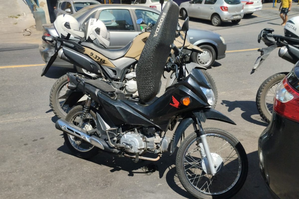 Moto roubada é recuperada na Estrada das Campinas