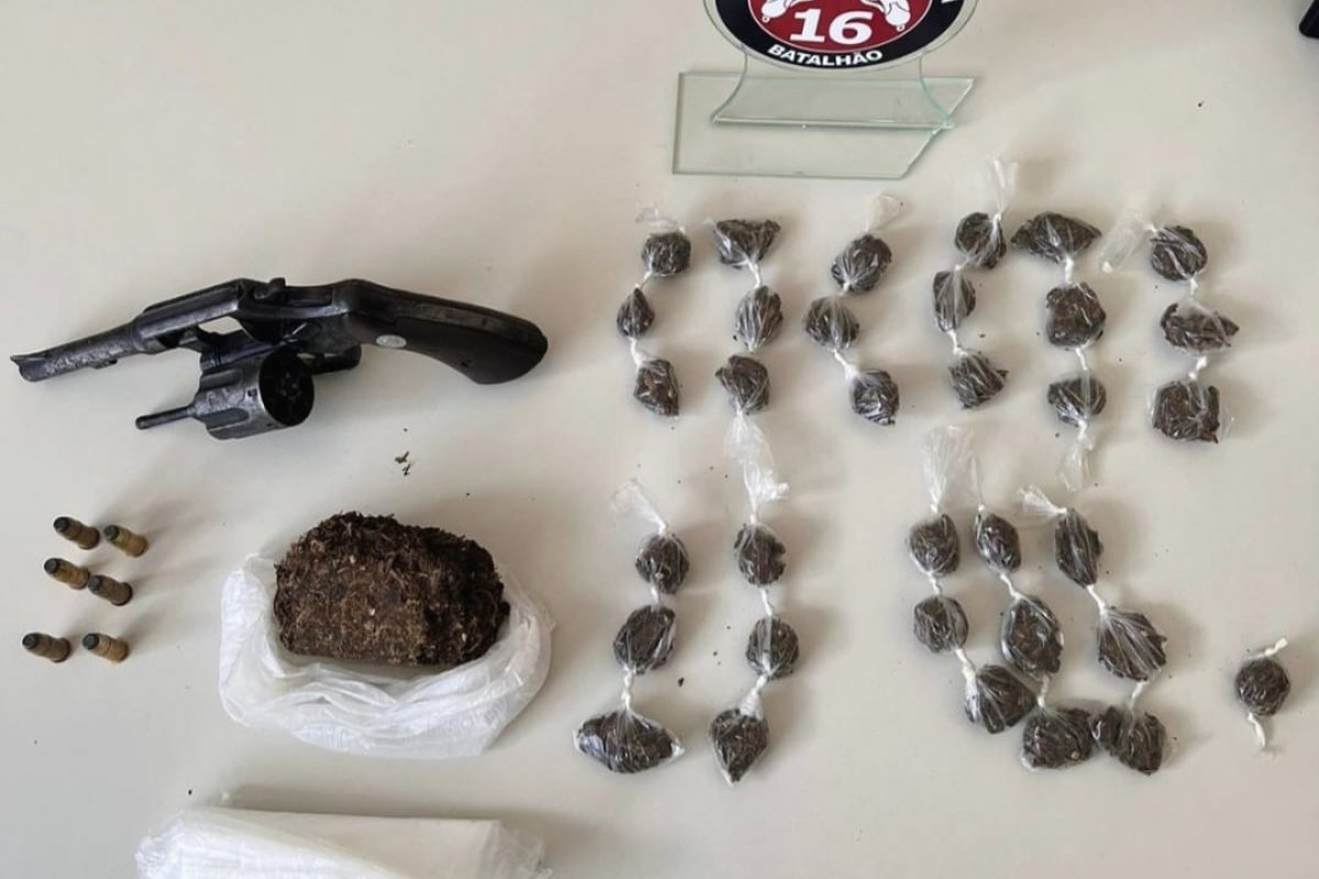 Homem suspeito de tráfico é preso em Serrinha