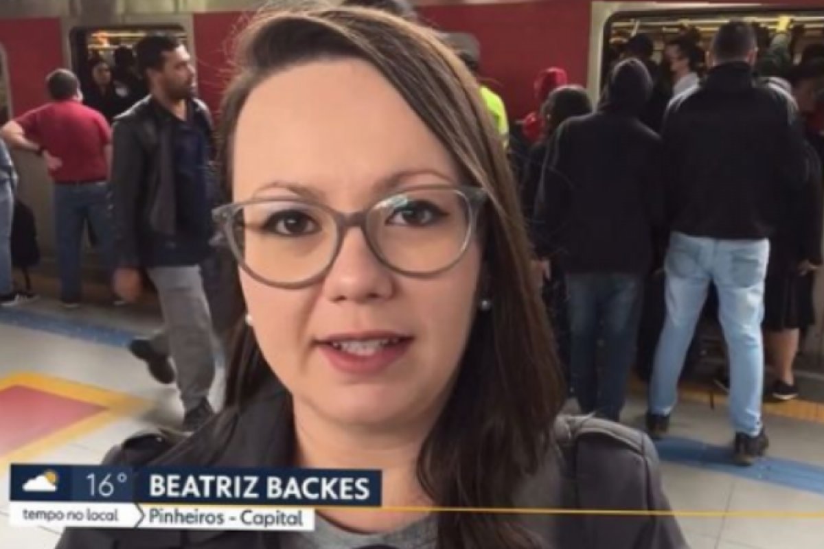 Vídeo: Repórter é assaltada durante programa ao vivo