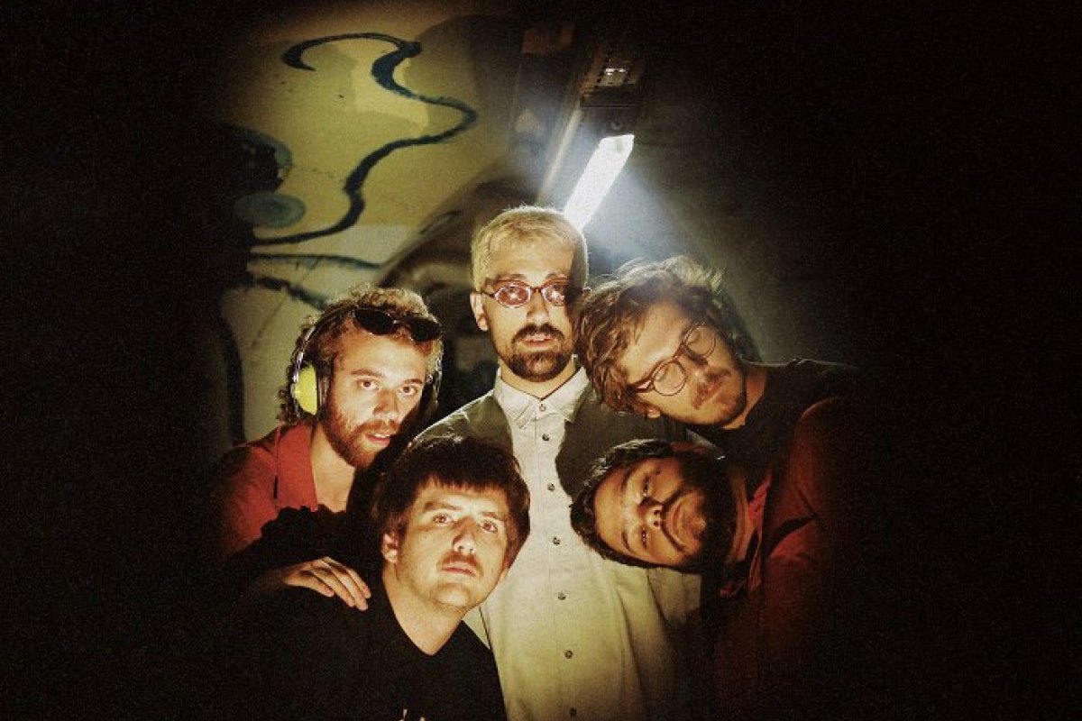 Jovem Dionísio tira o uniforme e anuncia nova fase com “Por dentro, por fora”!