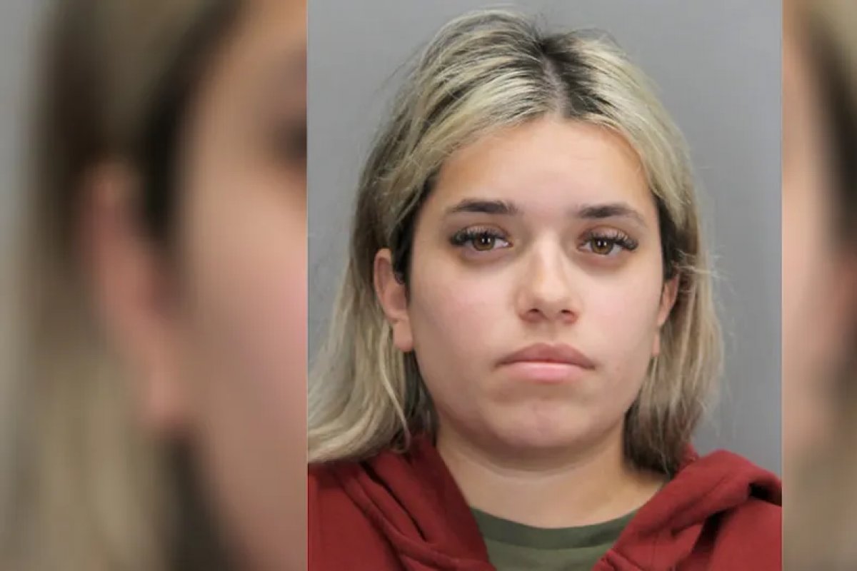 Babá brasileira de 23 é presa suspeita de envolvimento em duplo homicídio nos EUA