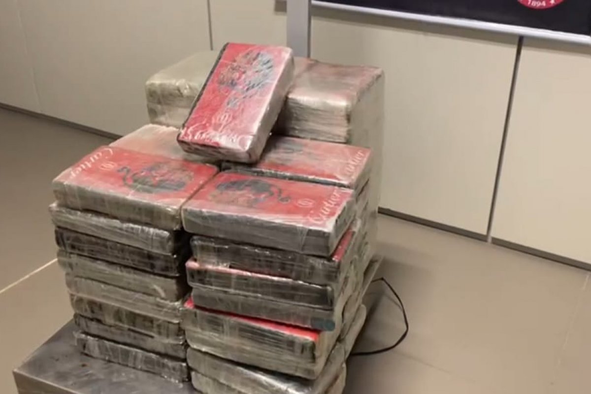 Polícia encontra 70kg de cocaína em veículos usados para distribuir drogas