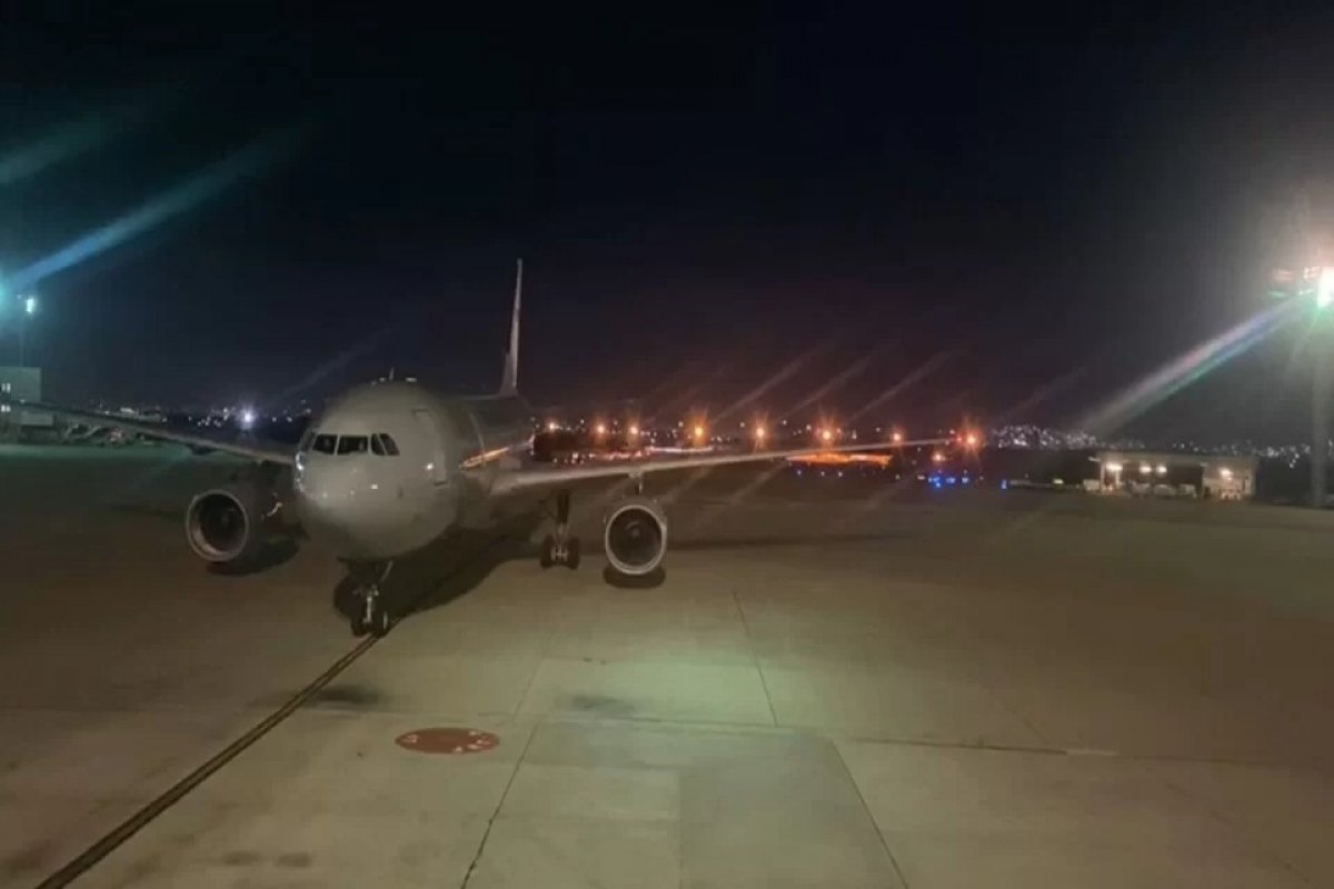 Último voo com brasileiros resgatados da Faixa de Gaza chega ao Rio de Janeiro