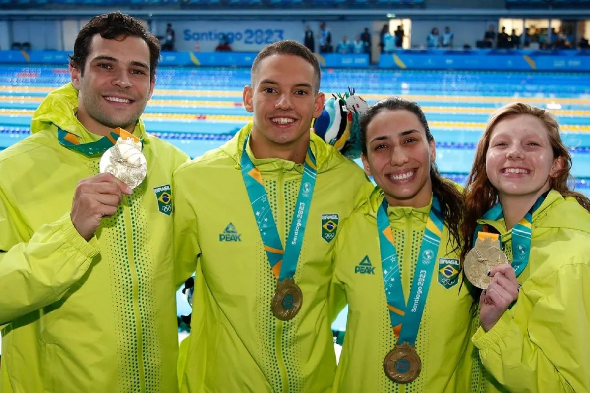 Pan 2023: Brasil é ouro no revezamento 4x100m misto da natação