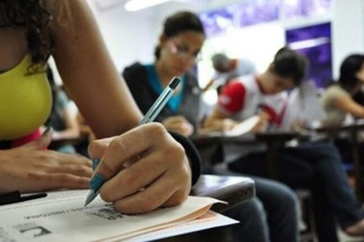 Alunos nordestinos melhoram desempenho no Enem e ficam atrás apenas do Sudeste, aponta estudo