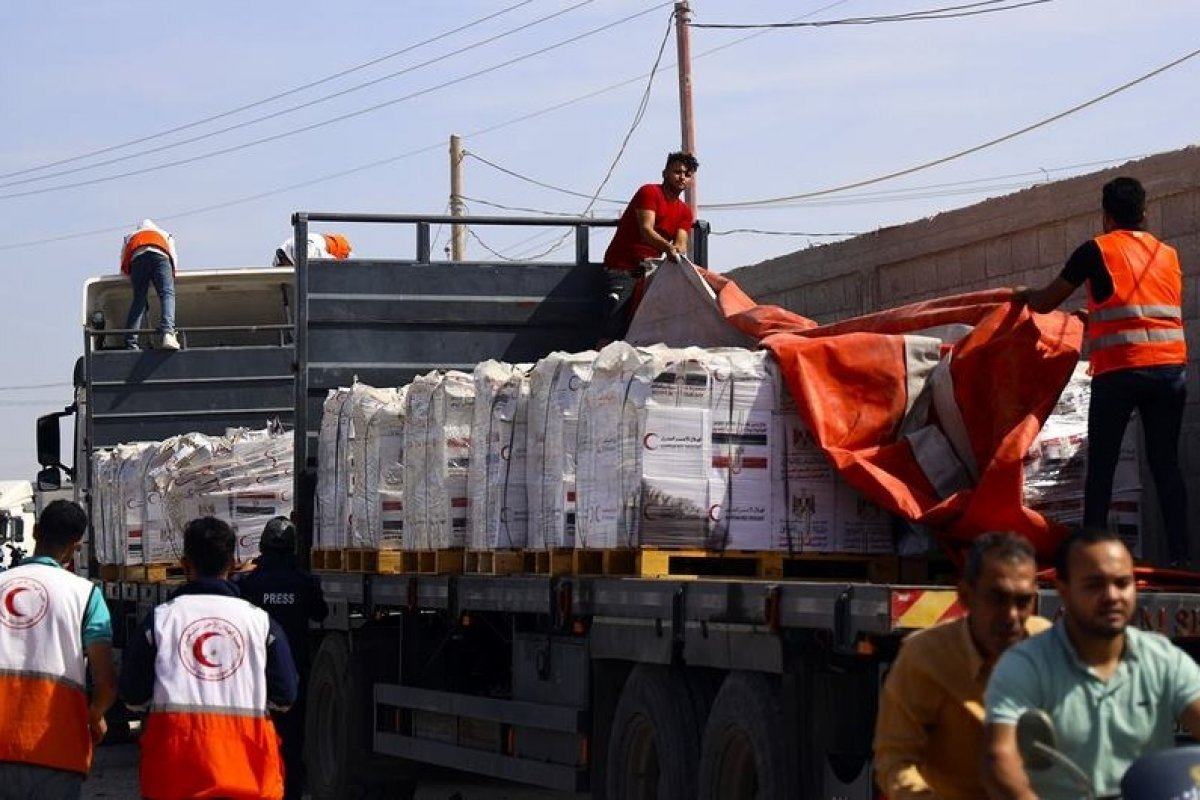 Pelo menos 100 caminhões de ajuda por dia são necessários em Gaza, diz ONU