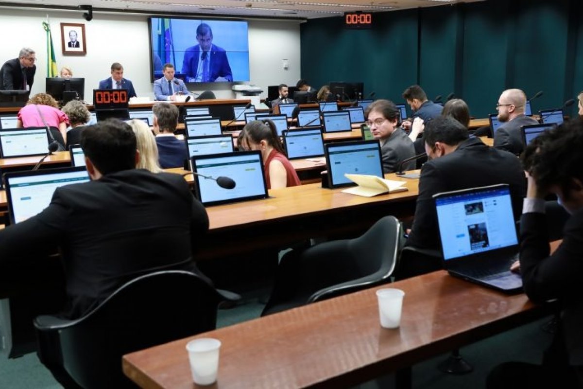 Conselho de Ética pode votar processos por quebra de decoro nesta terça (24)