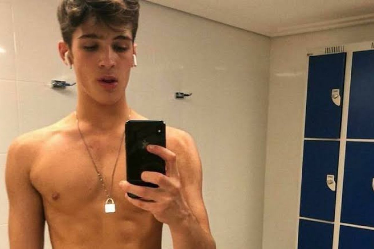 Ator queridinho do público teen pede desculpas por ato de gordofobia