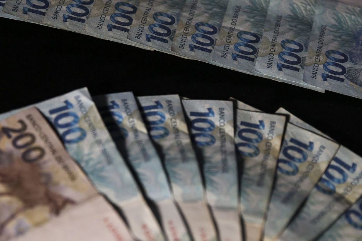 Justiça libera R$ 2 bilhões para pagar atrasados a aposentados do INSS
