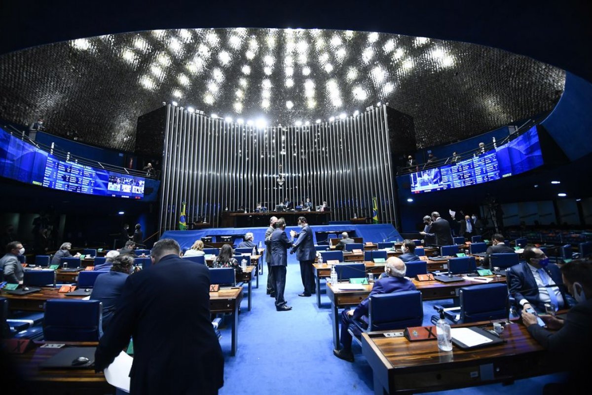 Senado inicia debates sobre PEC para restringir poderes do STF nesta terça (24)