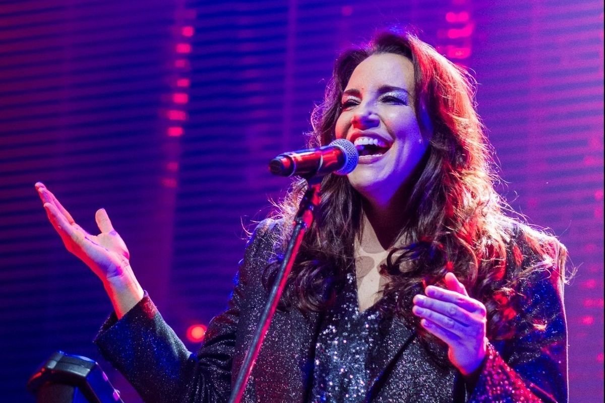 Com sucessos de Cássia Eller, Ana Carolina se apresenta na Região Metropolitana de Salvador