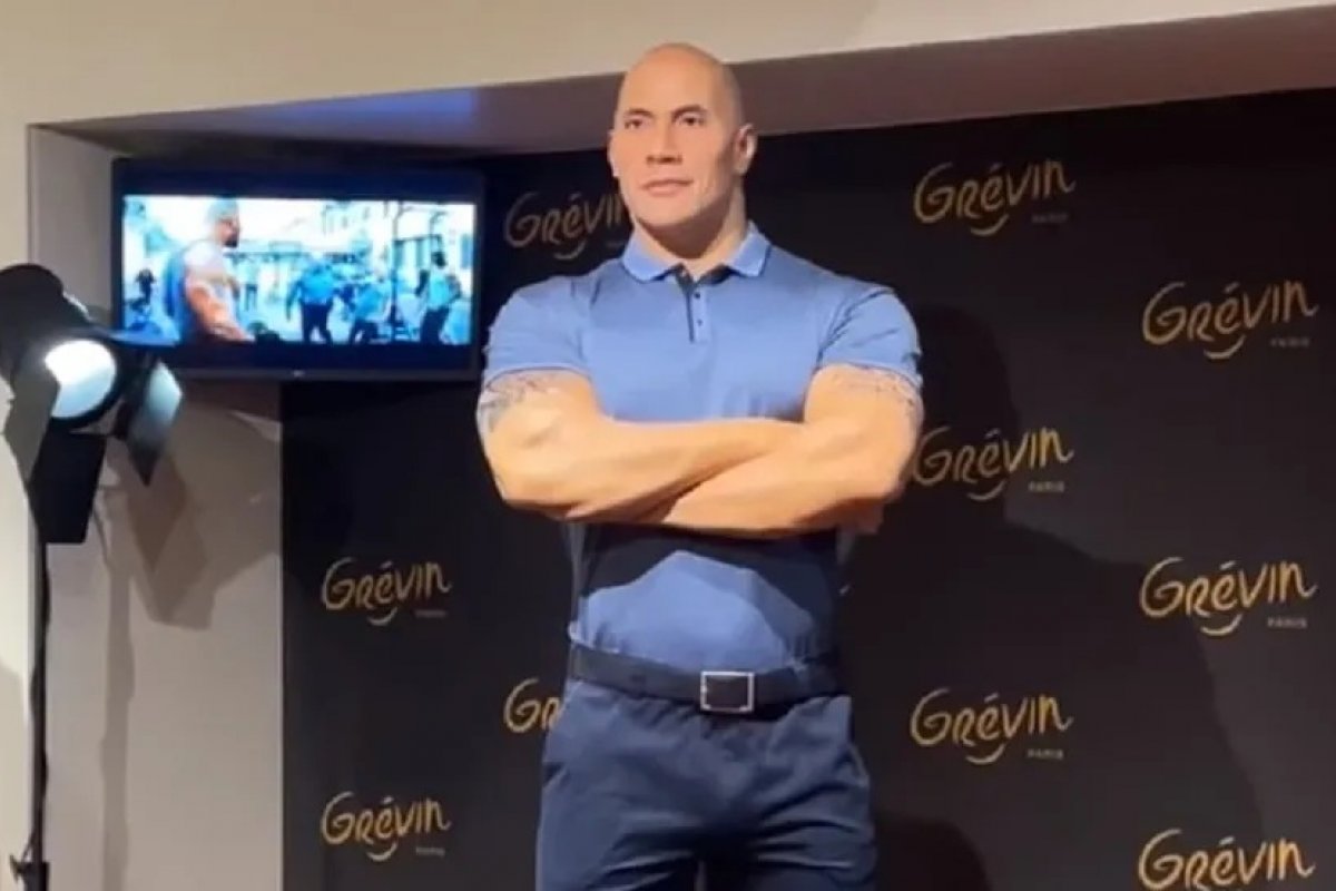 The Rock pede para museu de cera 'atualizar' cor de pele em estátua