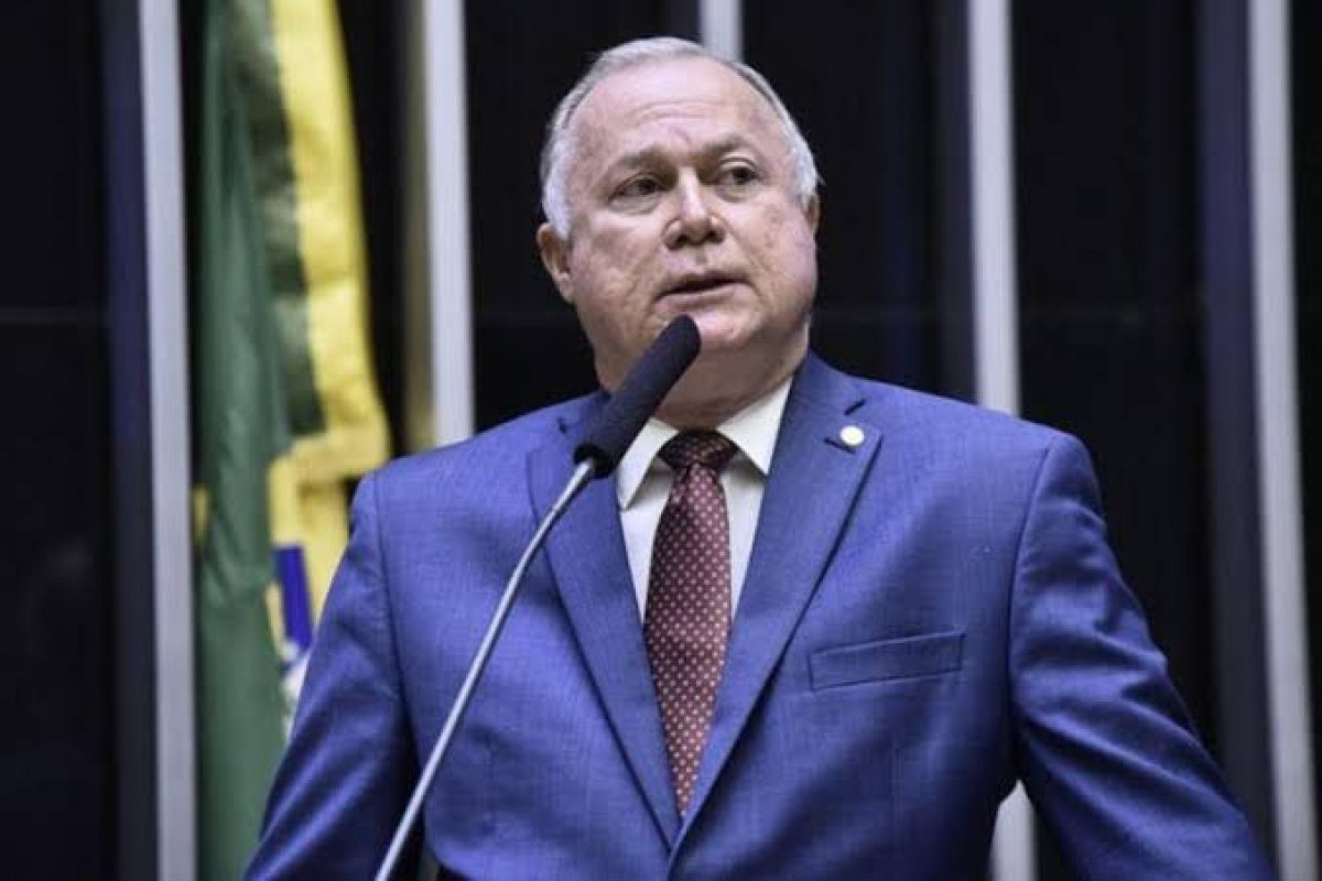 "Cancelamento da Fenagro só evidencia desleixo do governo com o Agro", diz Paulo Azi