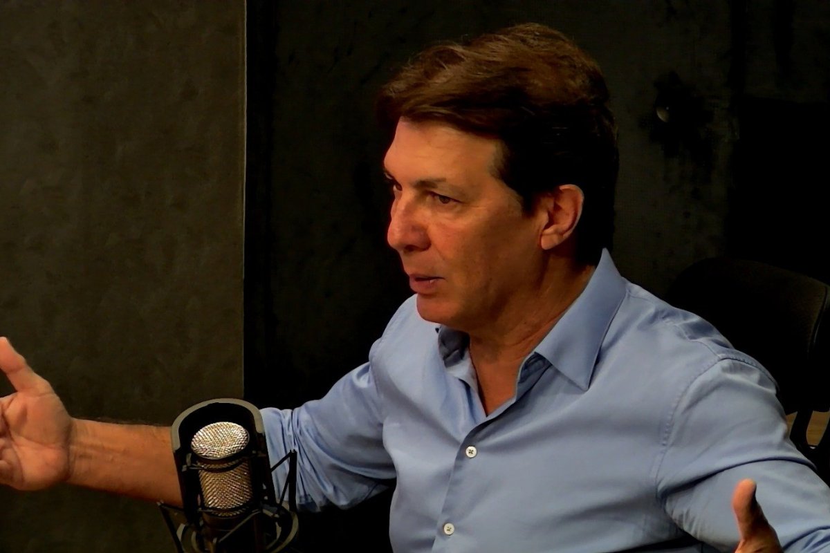Vídeo: "Não tem sentido você imaginar um golpe de estado sete dias depois de entregar o poder", diz Arthur Maia sobre 8 de janeiro