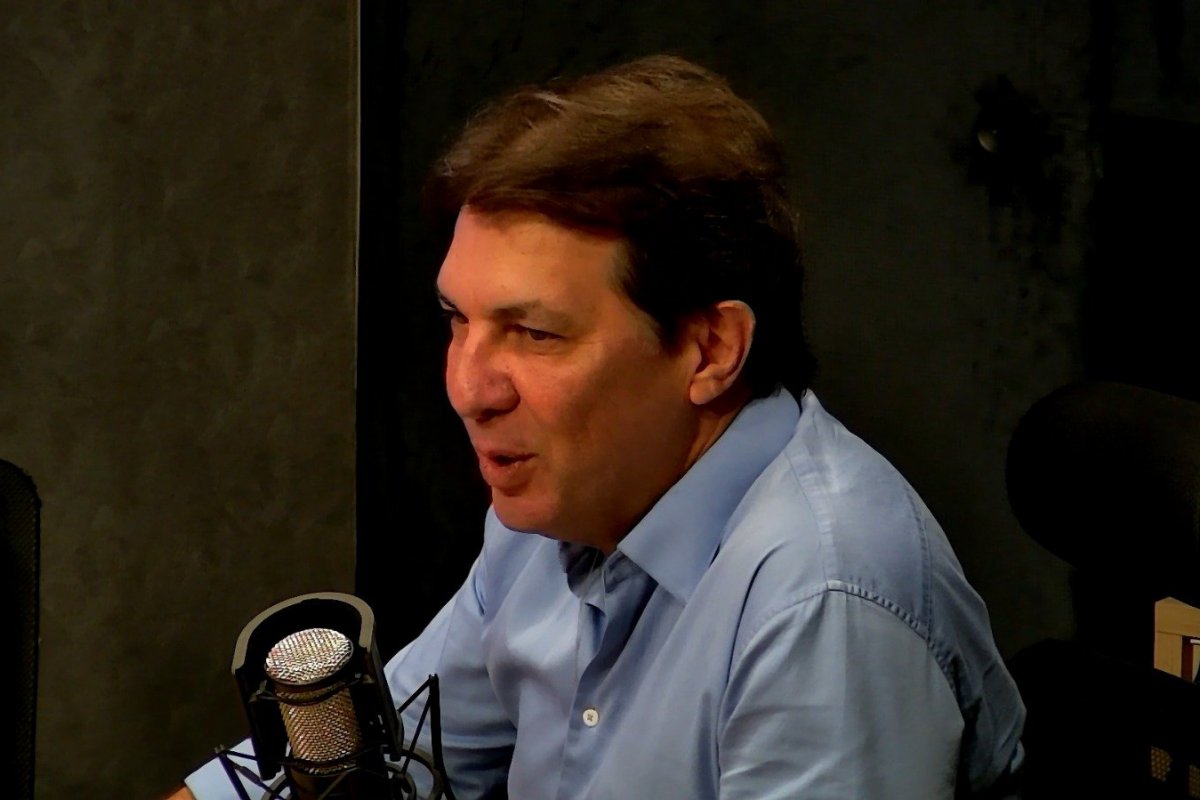 Vídeo: "Não duvidem que bateram na porta das Forças Armadas e chamaram para um golpe", diz Arthur Maia