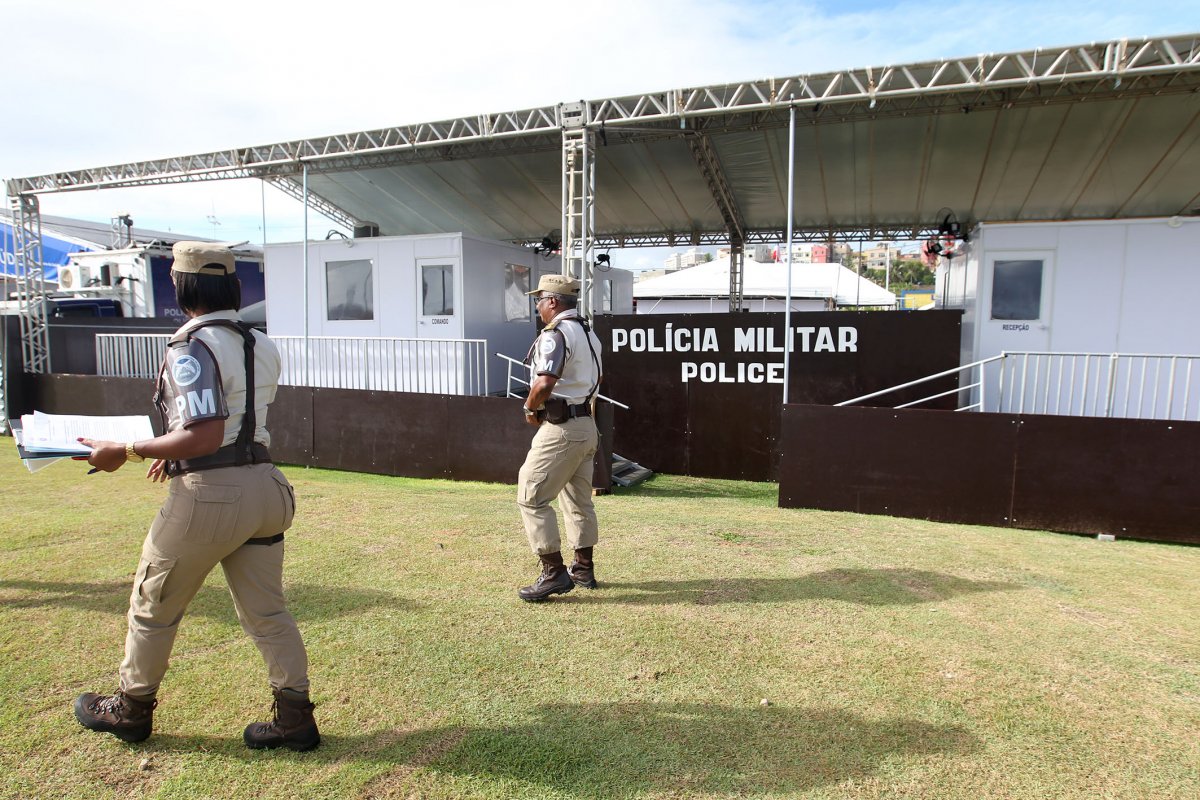 PM reforça segurança na orla de Salvador para o Réveillon