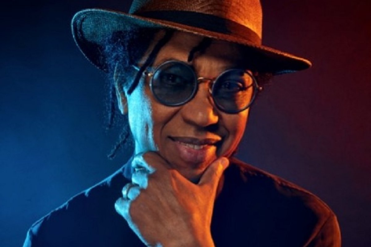 Cantor Djavan apresenta novo álbum em Feira de Santana
