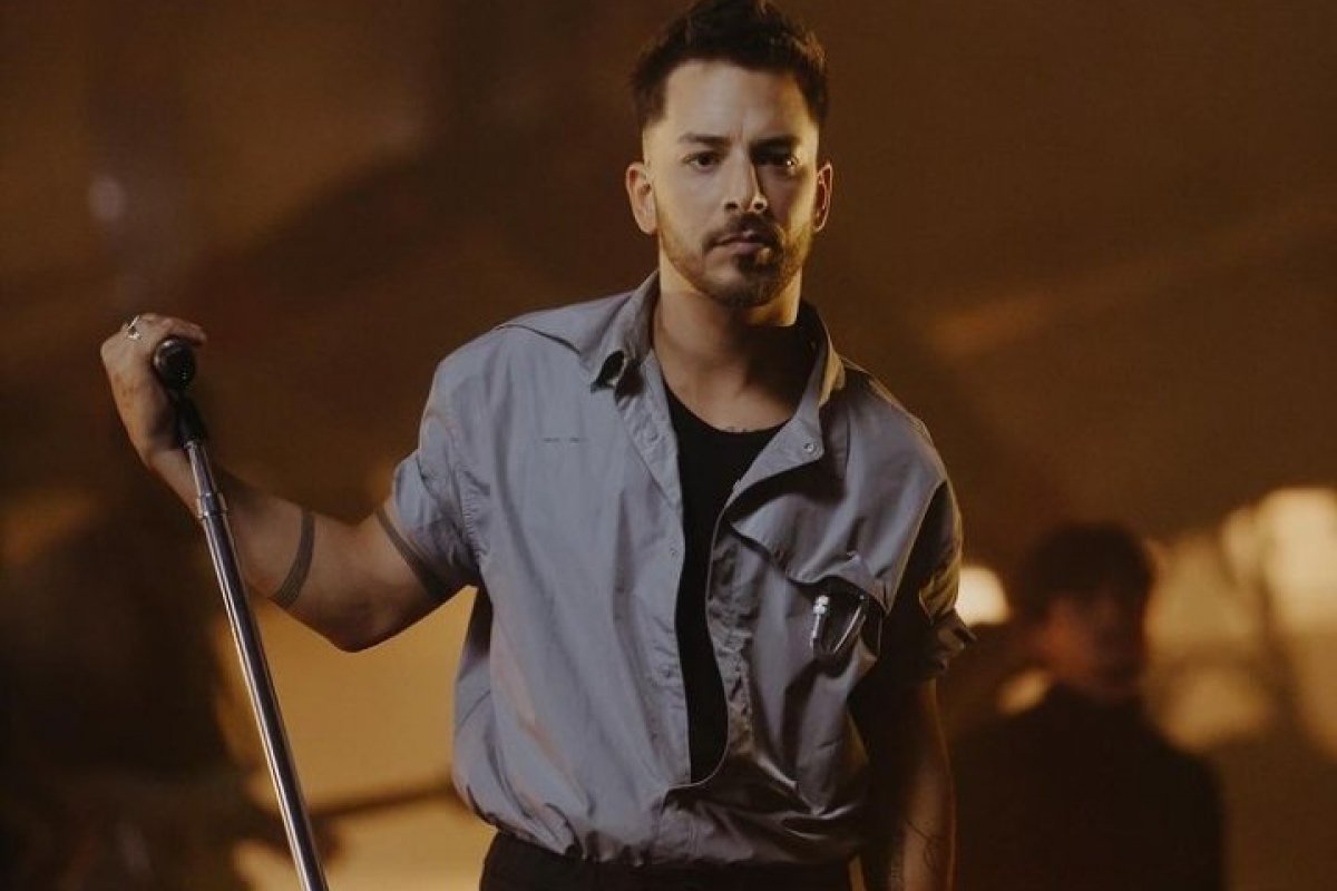 Junior anuncia carreira solo!