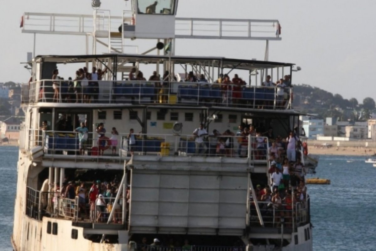Ferry tem espera de 2h30 no Terminal São Joaquim