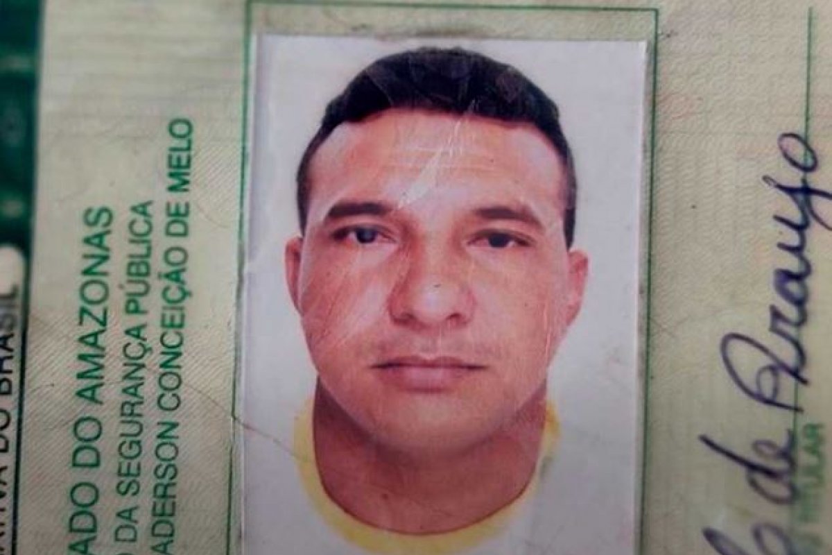 Pastor morre eletrocutado por microfone durante culto