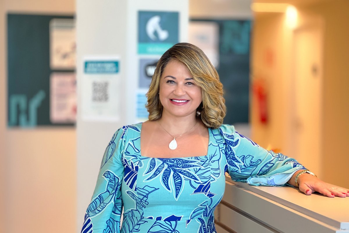 Clínica Holos celebra 30 anos com novidades e campanha estrelada por Glória Pires!