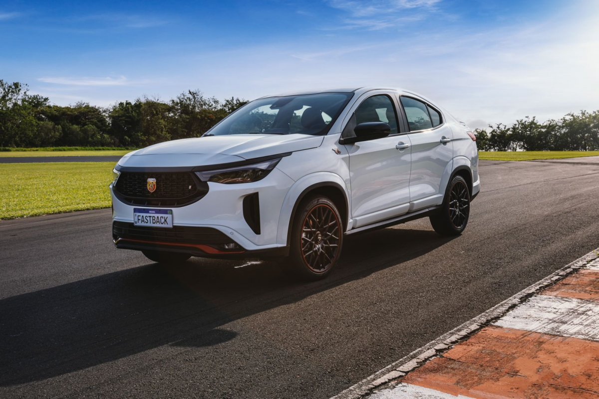 Novo Fastback Abarth traz visual e calibração esportiva por R$ 159,9 mil