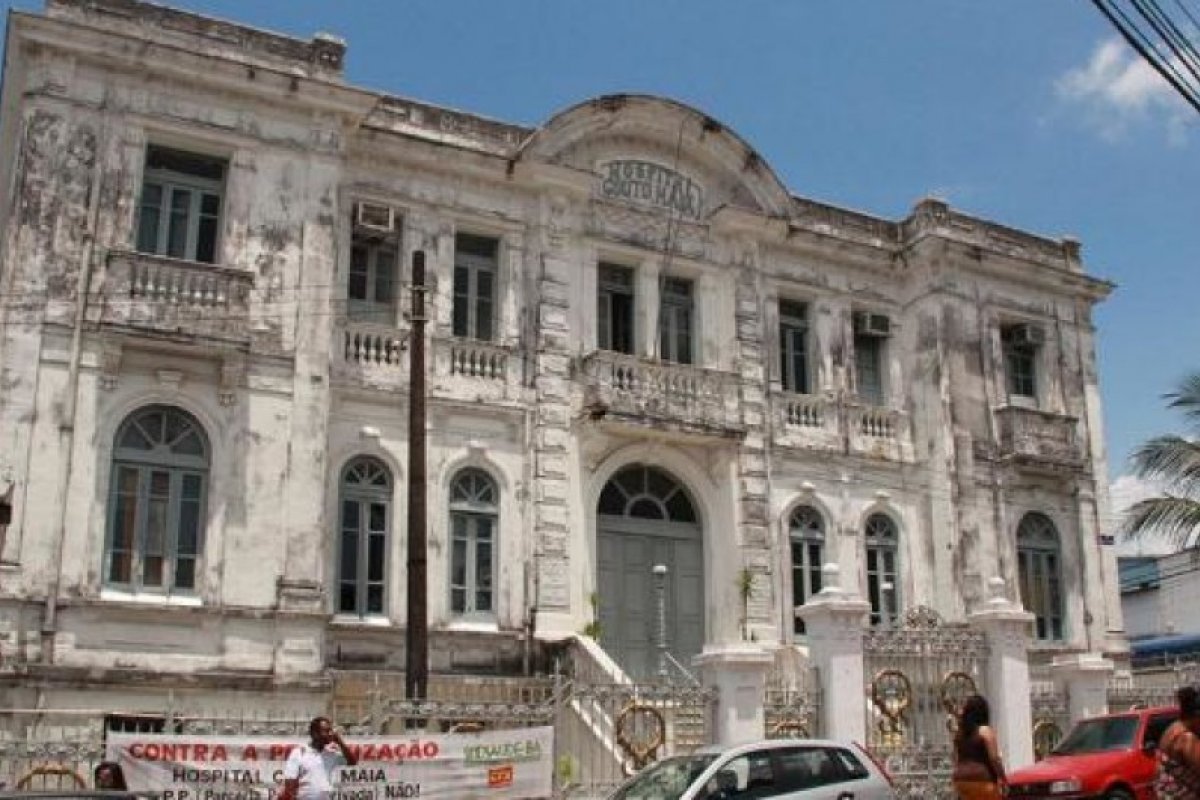 Grupo que ficava instalado no antigo Hospital Couto Maia ocupa galpão na Ribeira