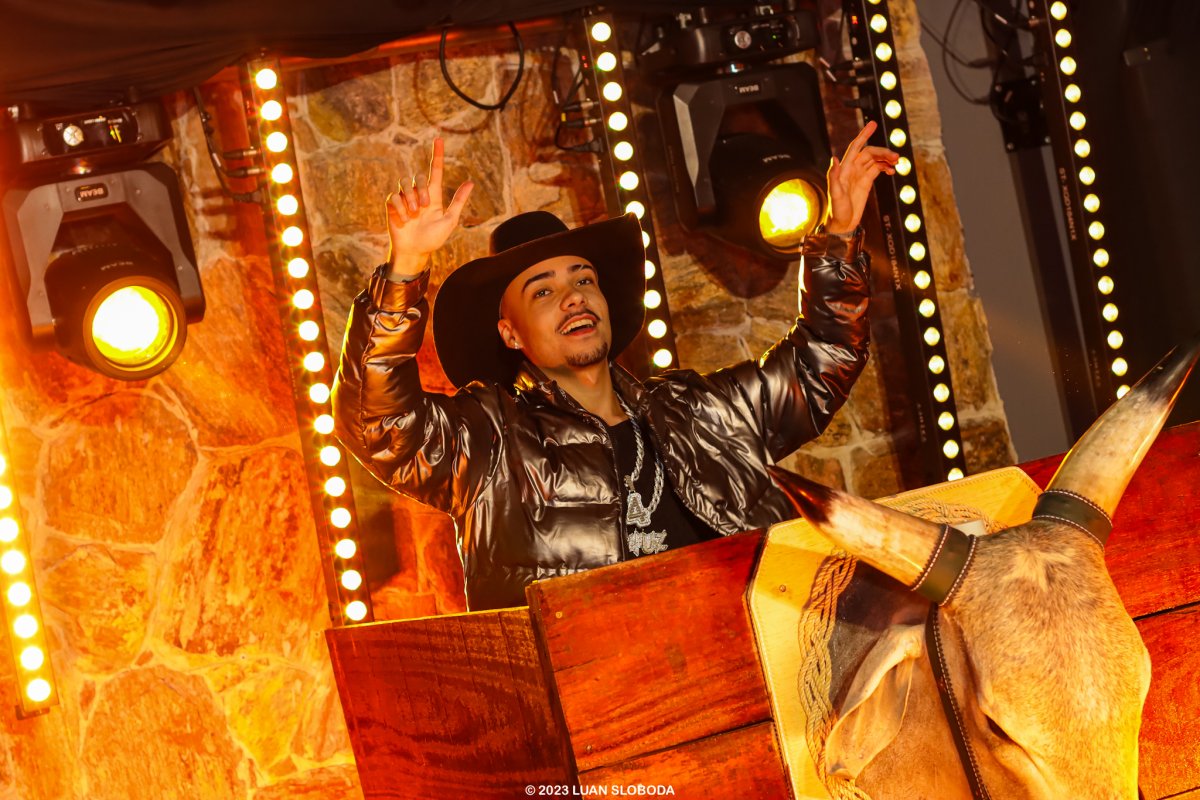 DJ M4Uz reúne time de estrelas do sertanejo na gravação do primeiro DVD da carreira!