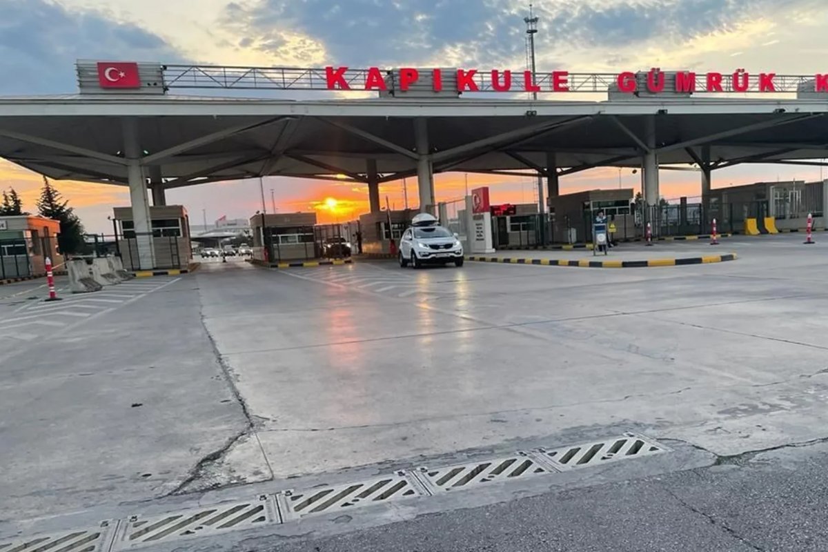 Carro da embaixada brasileira na Bulgária é apreendido com 55 kg de cocaína